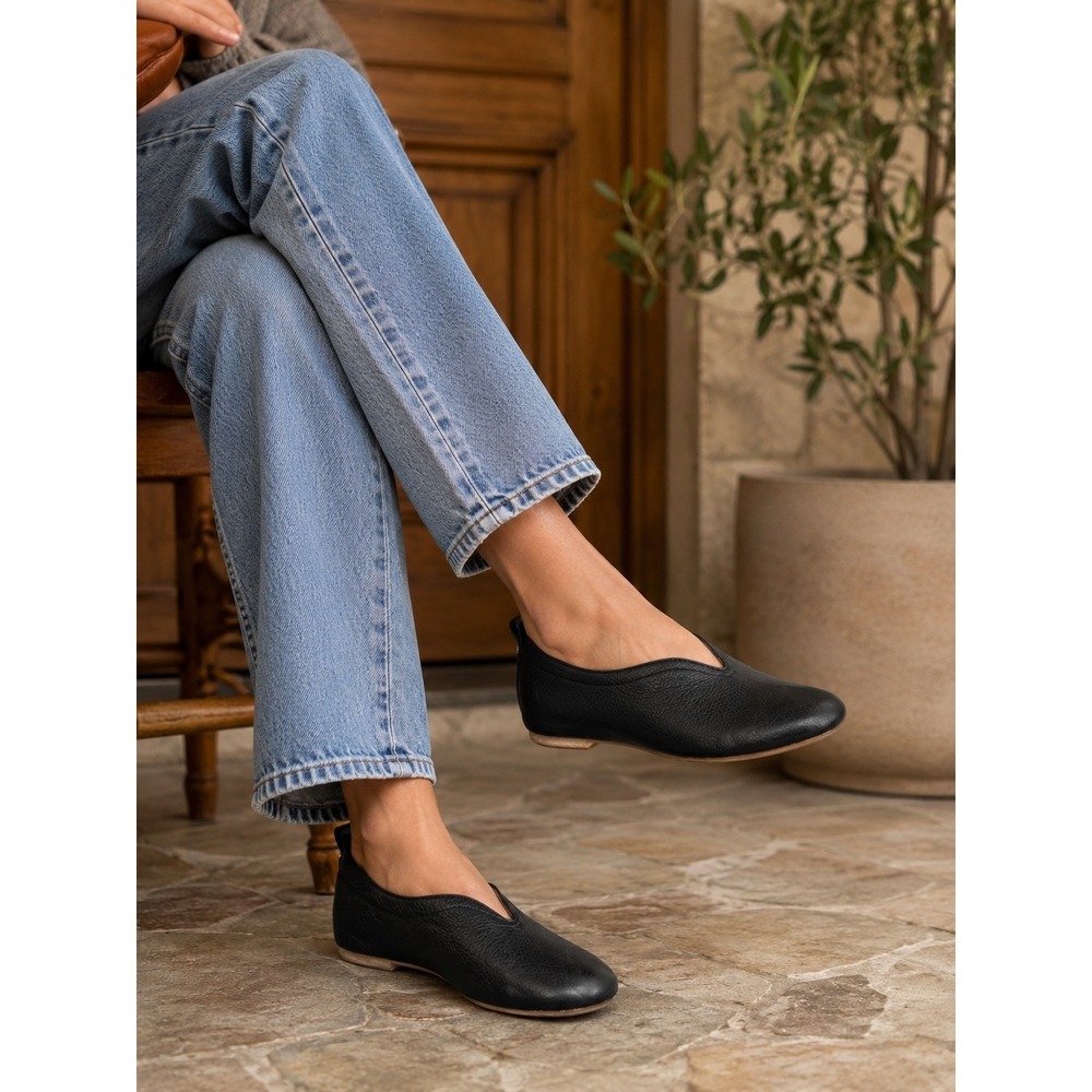 Lucca Lane Bayla Black Leather V-Cut Vamp Ballet Flats Womens 6M Minimalist